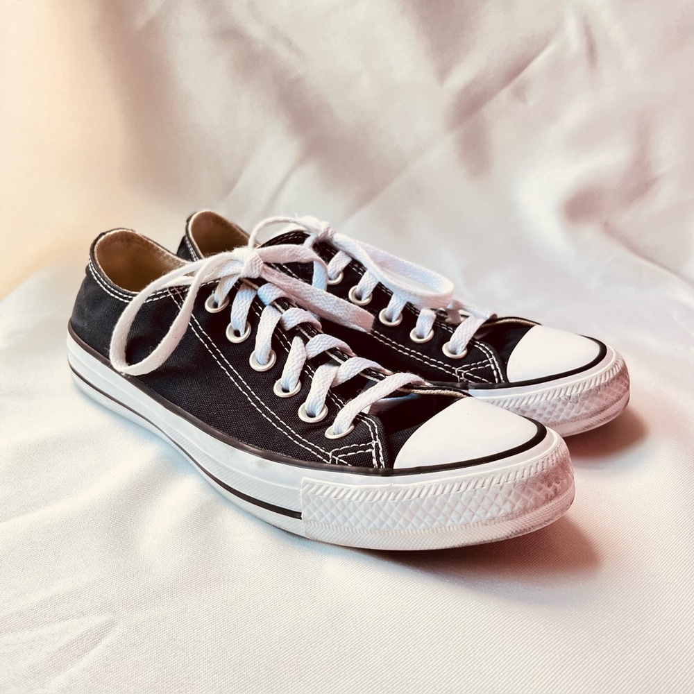 Converse Chuck Taylor All Star Low Top Sneakers Women 7 Men 5 Black White Canvas